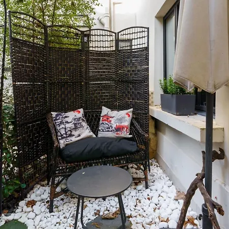 Apartment & Stylish 1bd Duplex W Gardenmontmartre! Paris